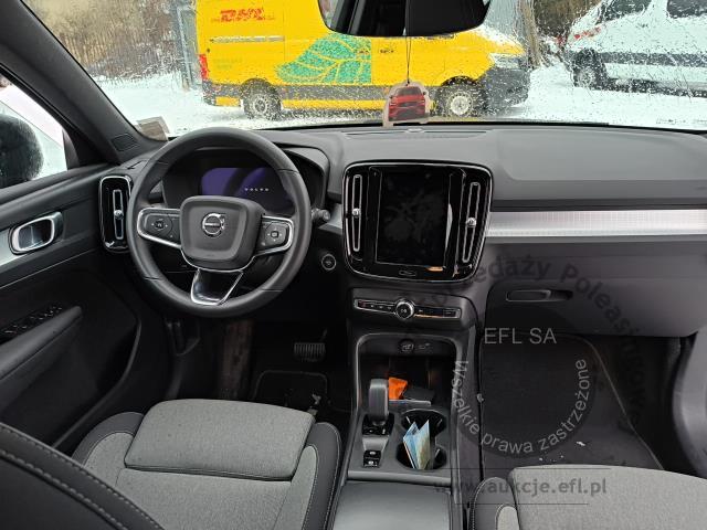 9 - Volvo XC40 B3 Core aut Kombi  2022r. WW914TE Pojazd znajduje się w firmie ARCTOS GROUP sp. z o.o. Al. Krakowska 7, 02-183 Warszawa