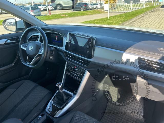 9 - Volkswagen T-ROC 1.5 TSI Life 2023r. DW6WC85 Pojazd znajduje się w firmie MDM AUTO sp. z o.o. ul. Zawodników 1, 80-729 Gdańsk