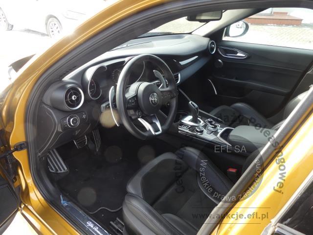 9 - Alfa Romeo Giulia 2.0 Turbo Veloce TI Q4 2021r. PO3VX16 UWAGA!! Pojazd znajduje się w firmie AUTO MOTO CENTRUM sp. z o.o. ul. Ostrowska 328 (przy Trasie Katowickiej) 61-312 Poznań