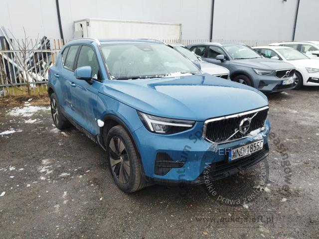 5 - Volvo   XC40 B3 Core 2022r. WND1855C Pojazd znajduje się w firmie ARCTOS GROUP sp. z o.o. Al. Krakowska 7, 02-183 Warszawa