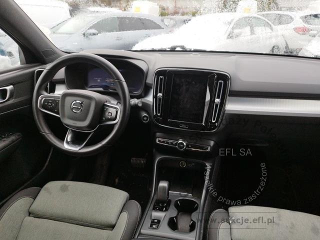 9 - Volvo   XC40 B3 Core 2022r. WND1855C Pojazd znajduje się w firmie ARCTOS GROUP sp. z o.o. Al. Krakowska 7, 02-183 Warszawa