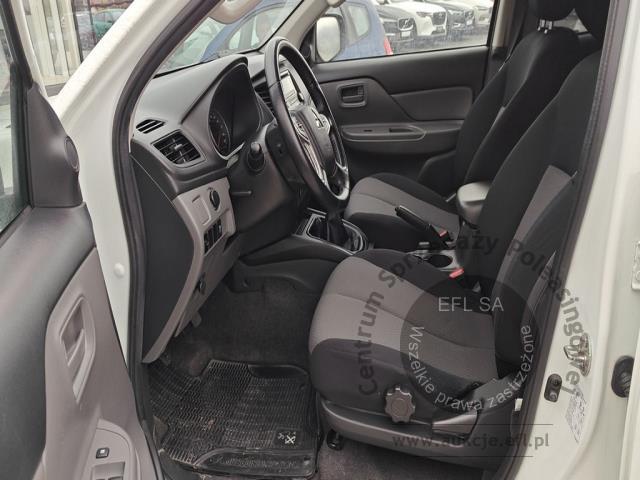 6 - Mitsubishi L200 2.4 d DC Invite EU6 2019r. KR2PH97 Uwaga! Pojazd znajduje się w firmie AACAR sp. z o.o. Jawornik 90, 32-400 Myślenice
