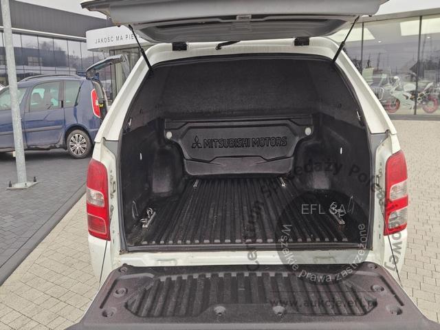 8 - Mitsubishi L200 2.4 d DC Invite EU6 2019r. KR2PH97 Uwaga! Pojazd znajduje się w firmie AACAR sp. z o.o. Jawornik 90, 32-400 Myślenice