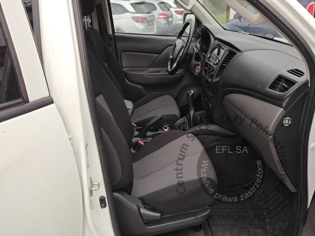 10 - Mitsubishi L200 2.4 d DC Invite EU6 2019r. KR2PH97 Uwaga! Pojazd znajduje się w firmie AACAR sp. z o.o. Jawornik 90, 32-400 Myślenice
