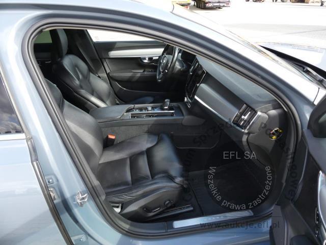 7 - VOLVO V90 B4 D AWD 2.0 MHEV AUTOMAT 2020r.