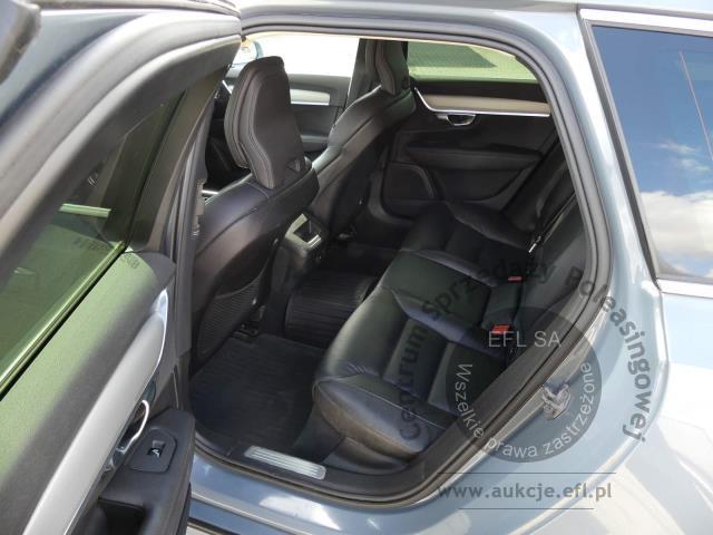 10 - VOLVO V90 B4 D AWD 2.0 MHEV AUTOMAT 2020r.