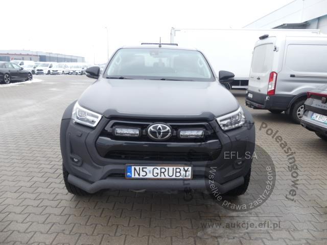 2 - TOYOTA HILUX 2.8 D-4D DOUBLE CAB 4x4 2021r.