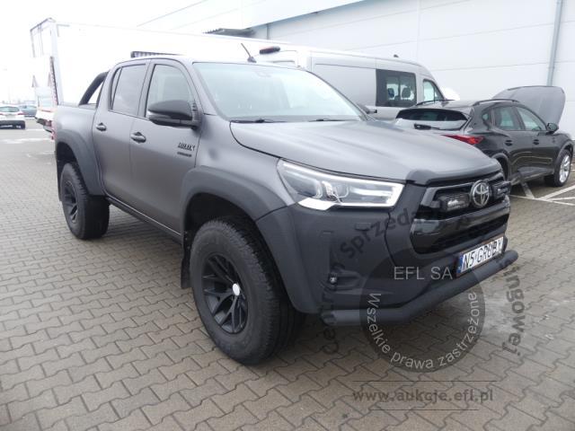 4 - TOYOTA HILUX 2.8 D-4D DOUBLE CAB 4x4 2021r.