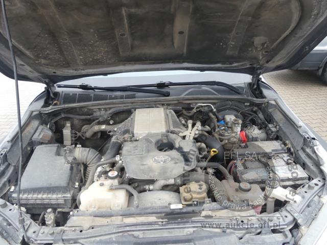 5 - TOYOTA HILUX 2.8 D-4D DOUBLE CAB 4x4 2021r.