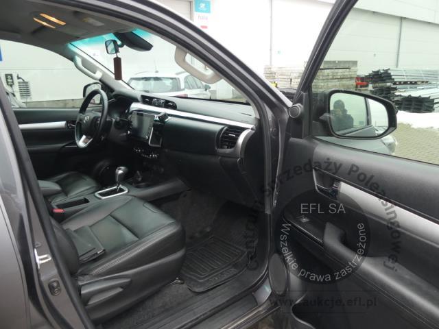 7 - TOYOTA HILUX 2.8 D-4D DOUBLE CAB 4x4 2021r.