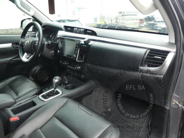 9 - TOYOTA HILUX 2.8 D-4D DOUBLE CAB 4x4 2021r.