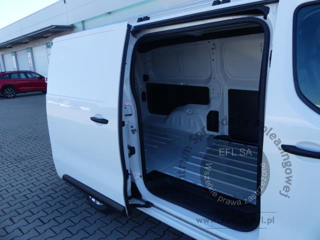 8 - Toyota Proace 2.0 D-4D 2022r. DW2SW08 Magnice