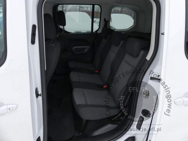 7 - Toyota Proace City Verso 1.5 D-4D 2023r. DW2WA24 Magnice