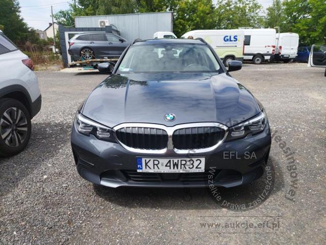 3 - BMW  Seria 3 2021r. KR4WR32 Pojazd znajduje się w firmie ARCTOS GROUP sp. z o.o. Al. Krakowska 7, 02-183 Warszawa