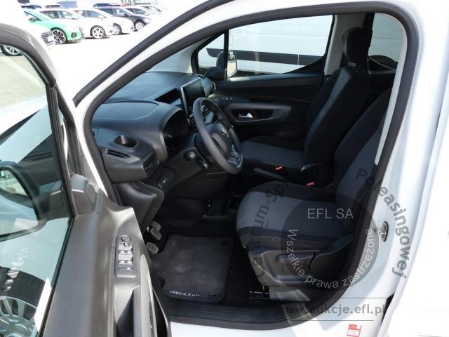 8 - TOYOTA PROACE CITY VERSO 1.5 D-4D  2023r.