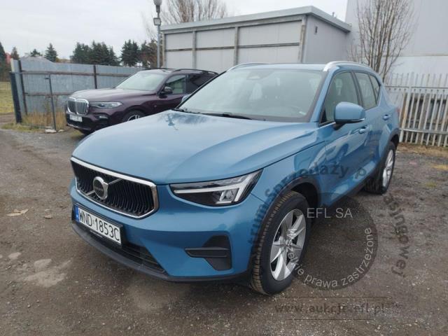1 - Volvo  XC40 B3 Core aut 2022r. WND1853C Pojazd znajduje się w firmie ARCTOS GROUP sp. z o.o. Al. Krakowska 7, 02-183 Warszawa