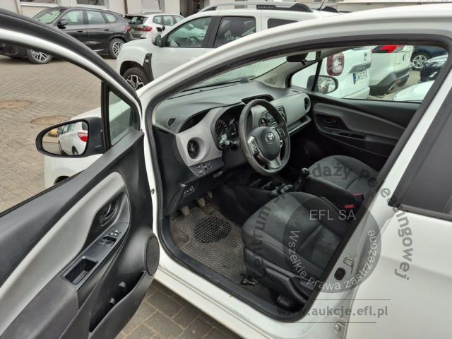 9 - Toyota Yaris 1.0 Active Hatchback 2018r. PO9JY01 UWAGA!! Pojazd znajduje się w lokalizacji: Janki, Al. Krakowska 52, 05-090 Janki