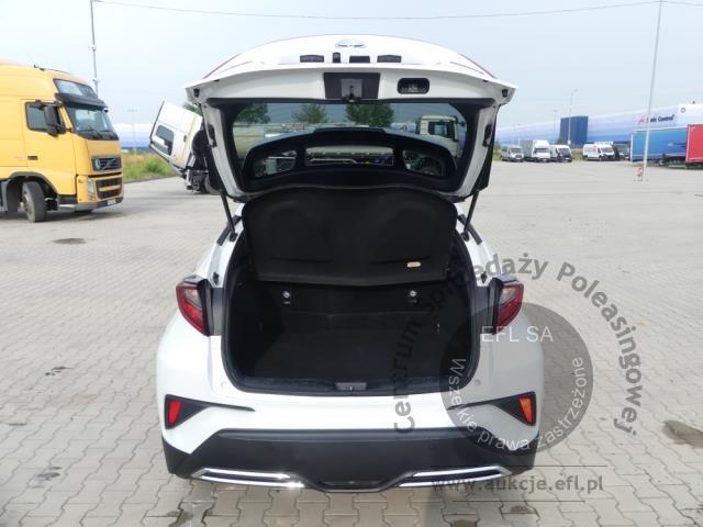 13 - Toyota C-HR 2.0 Hybrid Style 2022r. SK449WM Magnice