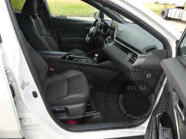 10 - Toyota C-HR 2.0 Hybrid Style 2022r. SK449WM Magnice