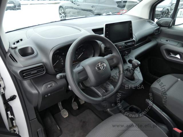 8 - Toyota Proace City Verso 1.5 D-4D  2023r. DW6WP41 Magnice