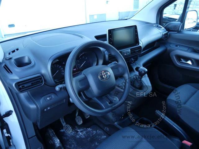 6 - Toyota Proace City Verso 1.5 D-4D 2023r. DW1WA56 Magnice