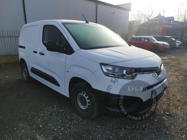 5 - Toyota  Proace City 1.5 D-4D Standard 2,0t  2022r. DW7TX30 Pojazd znajduje się w firmie ARCTOS GROUP sp. z o.o. Al. Krakowska 7, 02-183 Warszawa