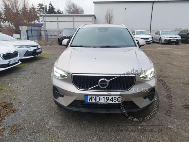 6 - Volvo  XC40 B3 Core aut 2022r. WND1948C Pojazd znajduje się w firmie ARCTOS GROUP sp. z o.o. Al. Krakowska 7, 02-183 Warszawa