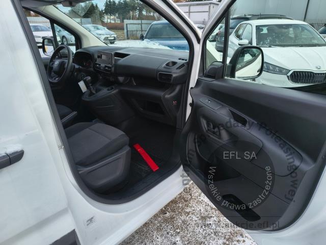 10 - Toyota Proace City 1.5 D-4D Standard  2022r. DW4UK43 Pojazd znajduje się w firmie ARCTOS GROUP sp. z o.o. Al. Krakowska 7, 02-183 Warszawa