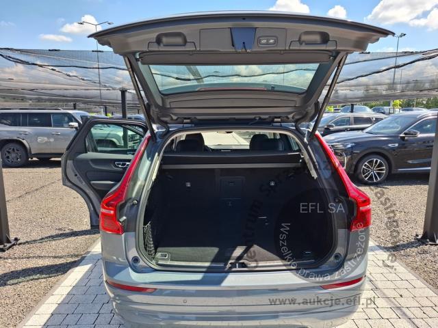10 - VOLVO XC60 B4 D AWD Momentum Pro aut 2022r. SK162WG Pojazd znajduje się w firmie AACAR sp. z o.o. Kasztanowa 5, 32-400 Jawornik