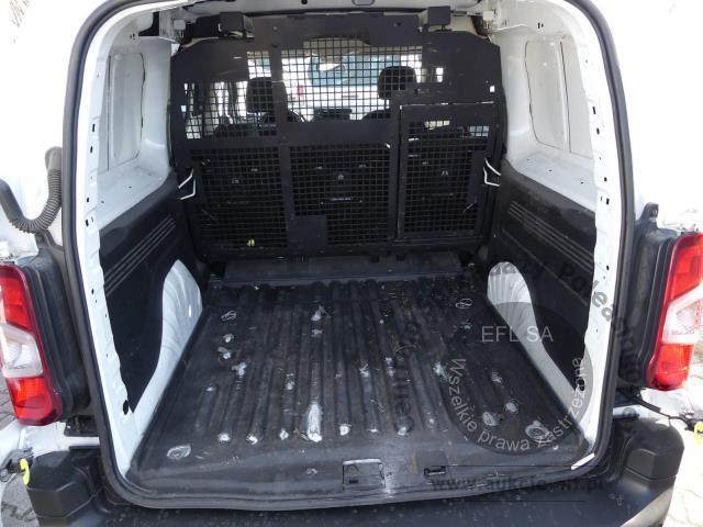 11 - Opel Combo Cargo XL 1.5 CDTI 2,4t  2020r. PO9SM27 UWAGA!! Pojazd znajduje się w firmie AUTO MOTO CENTRUM sp. z o.o. ul. Ostrowska 328 (przy Trasie Katowickiej) 61-312 Poznań