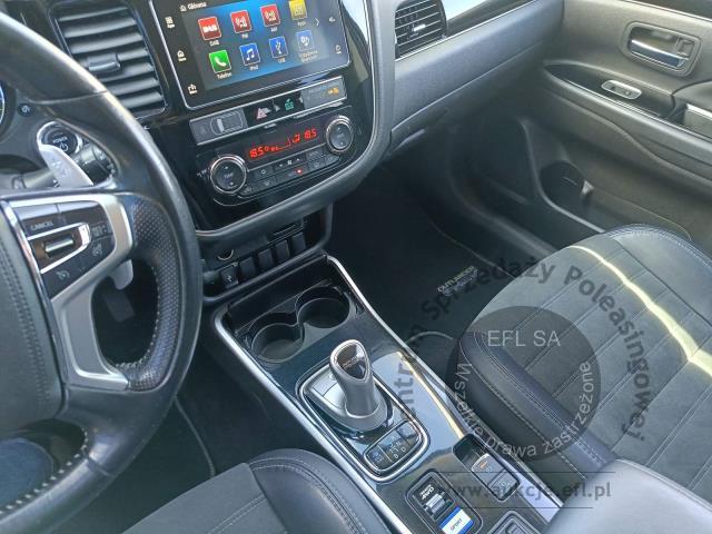 19 - MITSUBISHI  OUTLANDER 2.4 PHEV S-AWC 4X4 2018r.