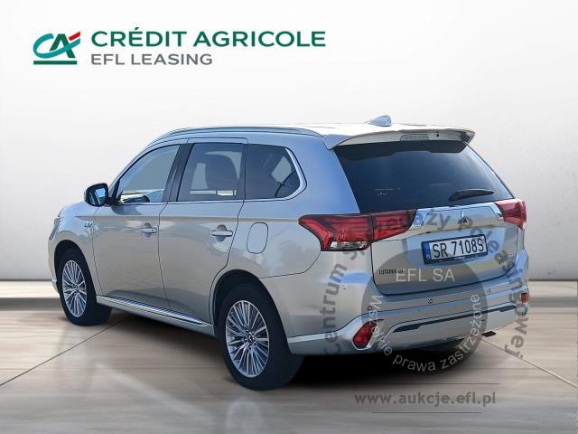 6 - MITSUBISHI  OUTLANDER 2.4 PHEV S-AWC 4X4 2018r.
