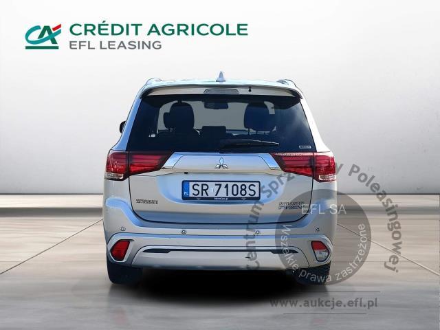 7 - MITSUBISHI  OUTLANDER 2.4 PHEV S-AWC 4X4 2018r.