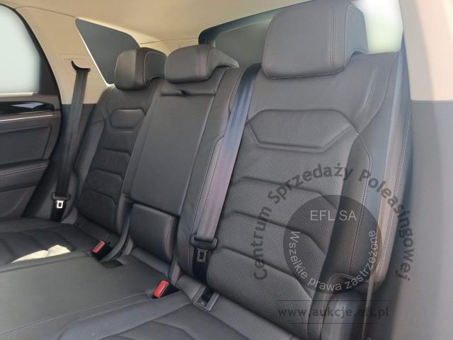 15 - VOLKSWAGEN TOUAREG 3.0 TDI V6 4MOTION 2021r.