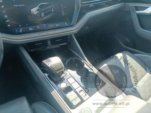 18 - VOLKSWAGEN TOUAREG 3.0 TDI V6 4MOTION 2021r.