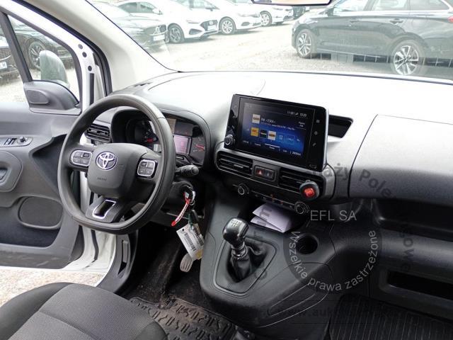 11 - Toyota  Proace City 2022r. DW5UR36 Pojazd znajduje się w firmie ARCTOS GROUP sp. z o.o. Al. Krakowska 7, 02-183 Warszawa
