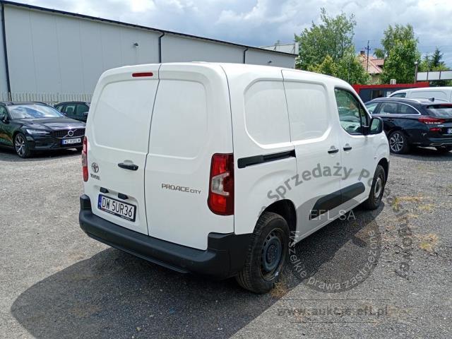 4 - Toyota  Proace City 2022r. DW5UR36 Pojazd znajduje się w firmie ARCTOS GROUP sp. z o.o. Al. Krakowska 7, 02-183 Warszawa
