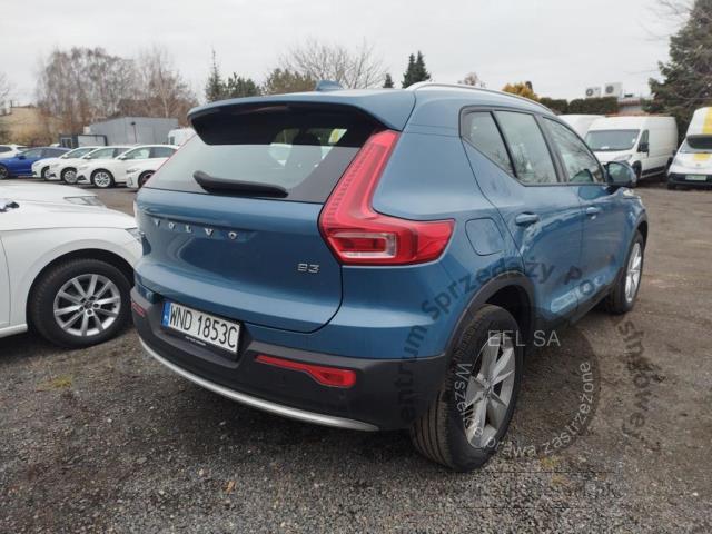4 - Volvo  XC40 B3 Core aut 2022r. WND1853C Pojazd znajduje się w firmie ARCTOS GROUP sp. z o.o. Al. Krakowska 7, 02-183 Warszawa