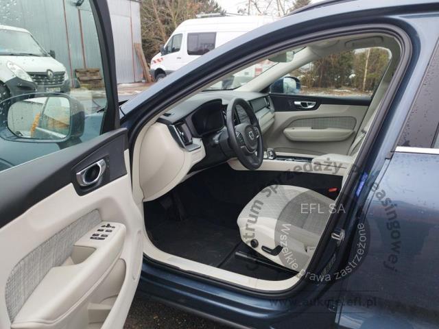 4 - Volvo XC 60 B4 D Core aut  2022r. WZ351FT  Pojazd znajduje się w firmie ARCTOS GROUP sp. z o.o. Al. Krakowska 7, 02-183 Warszawa