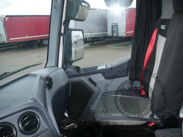 7 - RENAULT T 460 4X2 AUTOMAT 2016r.