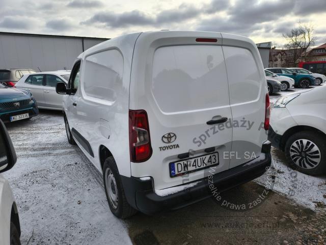 2 - Toyota Proace City 1.5 D-4D Standard  2022r. DW4UK43 Pojazd znajduje się w firmie ARCTOS GROUP sp. z o.o. Al. Krakowska 7, 02-183 Warszawa