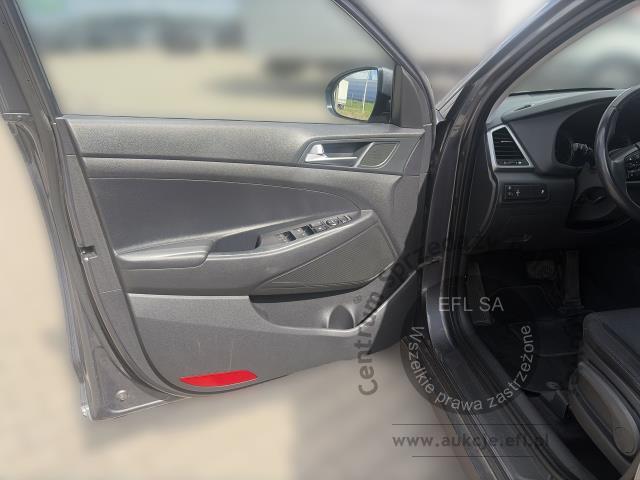 9 - HYUNDAI TUCSON 1.7 CRDI AUTOMAT 2017r.