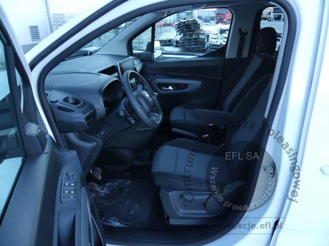 7 - Toyota Proace City Verso 1.5 D-4D 2023r. DW1WA56 Magnice