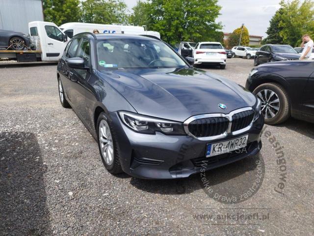 2 - BMW  Seria 3 2021r. KR4WR32 Pojazd znajduje się w firmie ARCTOS GROUP sp. z o.o. Al. Krakowska 7, 02-183 Warszawa