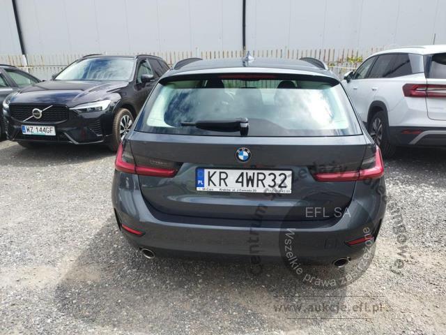 4 - BMW  Seria 3 2021r. KR4WR32 Pojazd znajduje się w firmie ARCTOS GROUP sp. z o.o. Al. Krakowska 7, 02-183 Warszawa