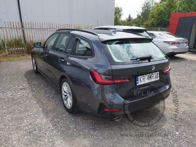 5 - BMW  Seria 3 2021r. KR4WR32 Pojazd znajduje się w firmie ARCTOS GROUP sp. z o.o. Al. Krakowska 7, 02-183 Warszawa