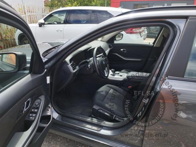 7 - BMW  Seria 3 2021r. KR4WR32 Pojazd znajduje się w firmie ARCTOS GROUP sp. z o.o. Al. Krakowska 7, 02-183 Warszawa