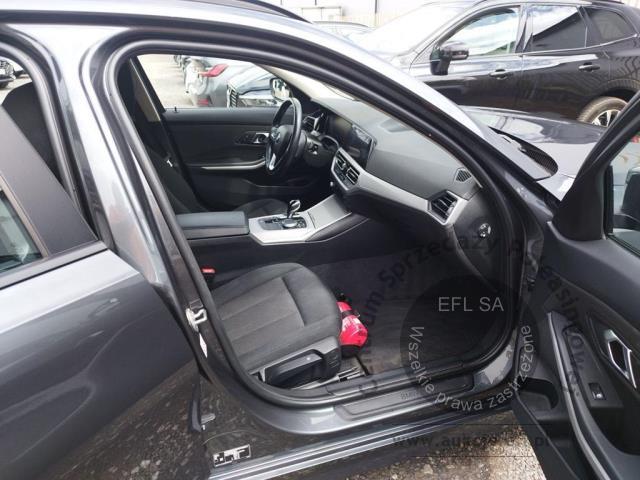 10 - BMW  Seria 3 2021r. KR4WR32 Pojazd znajduje się w firmie ARCTOS GROUP sp. z o.o. Al. Krakowska 7, 02-183 Warszawa