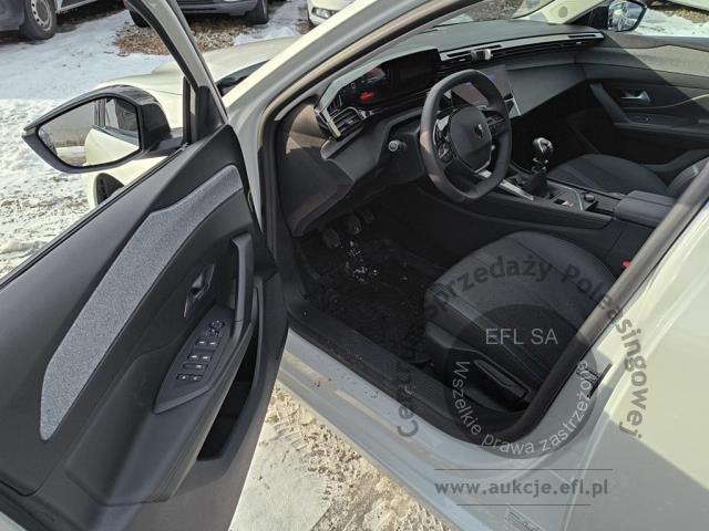 4 - Peugeot  308 1.2 PureTech allure 2022r. DW4TL39 Pojazd znajduje się w firmie ARCTOS GROUP sp. z o.o. Al. Krakowska 7, 02-183 Warszawa