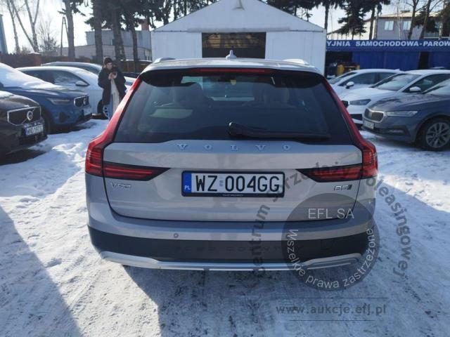 4 - Volvo  V90 Cross Country 2023r. WZ004GG Pojazd znajduje się w firmie ARCTOS GROUP sp. z o.o. Al. Krakowska 7, 02-183 Warszawa